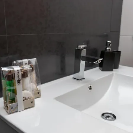 Alzira Farm stay Seia